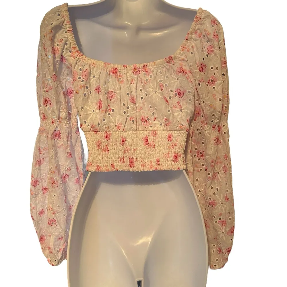 ASTR THE LABEL- VALO FLORAL EYELET LONG SLEEVE CROP TOP SIZE SMALL!!! - Image 6