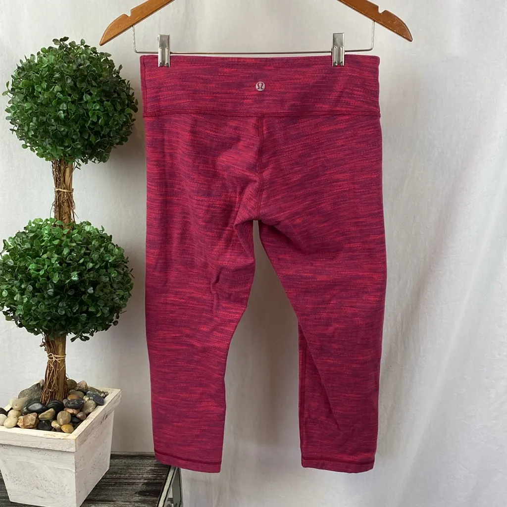 Lululemon Red & Purple Print Cropped Low Rise Leggings Pants 6 - Image 2