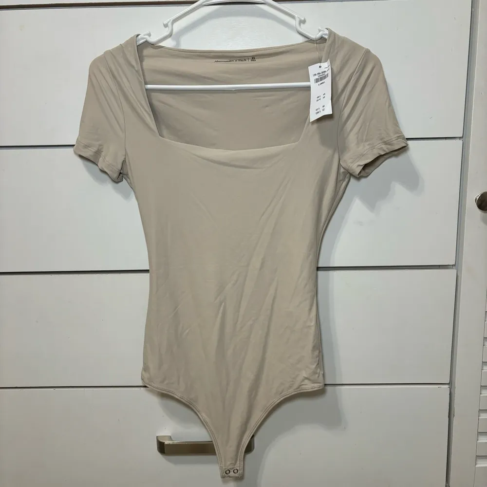 Abercrombie CREAM Seamless Square Neck Bodysuit NWT - Image 2