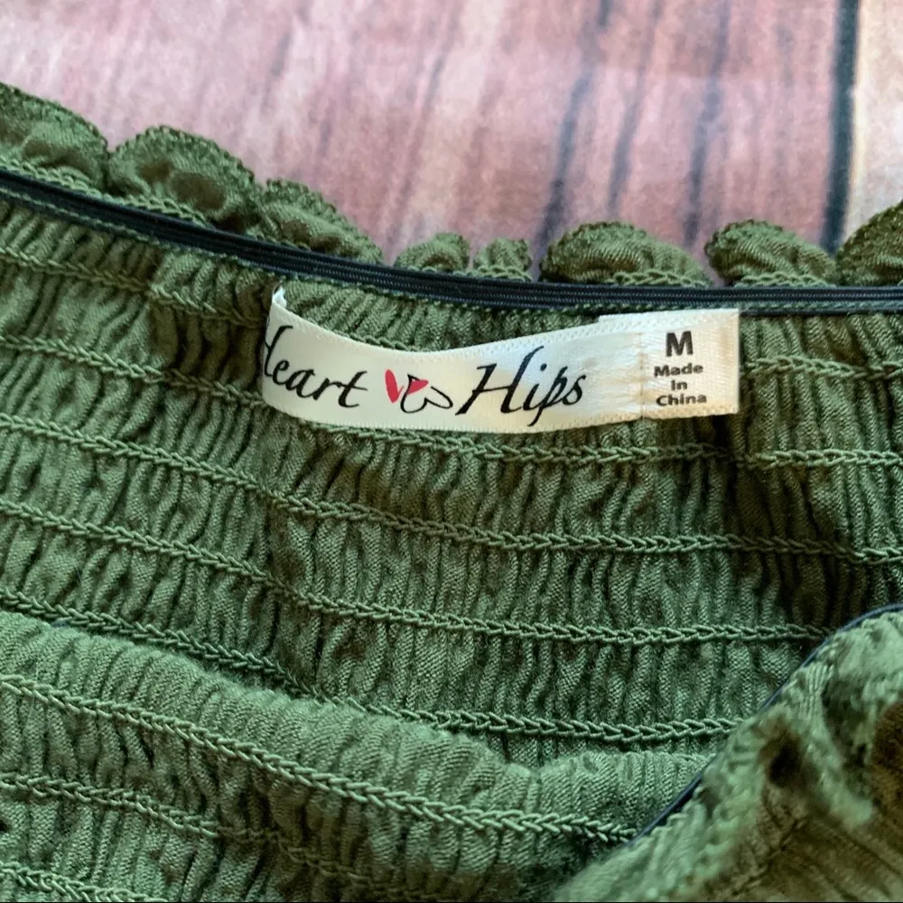 3/$22🌞 Heart & Hips Off the Shoulders Green Smock Crop Top - Image 2