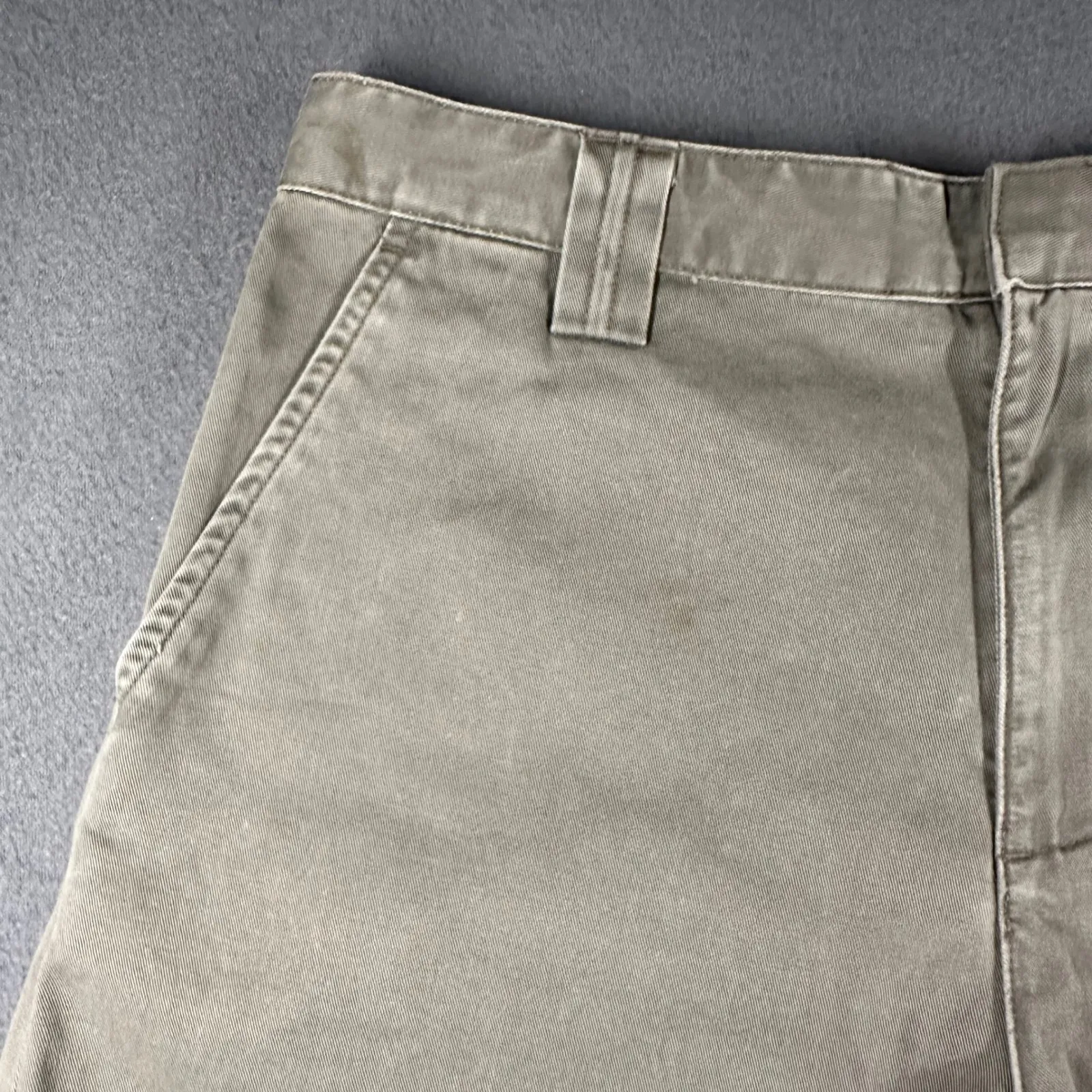 Calvin Klein Jeans Chino Shorts Womens 10 Gray Regiment Twill Shorts *Spots NWT - Image 3