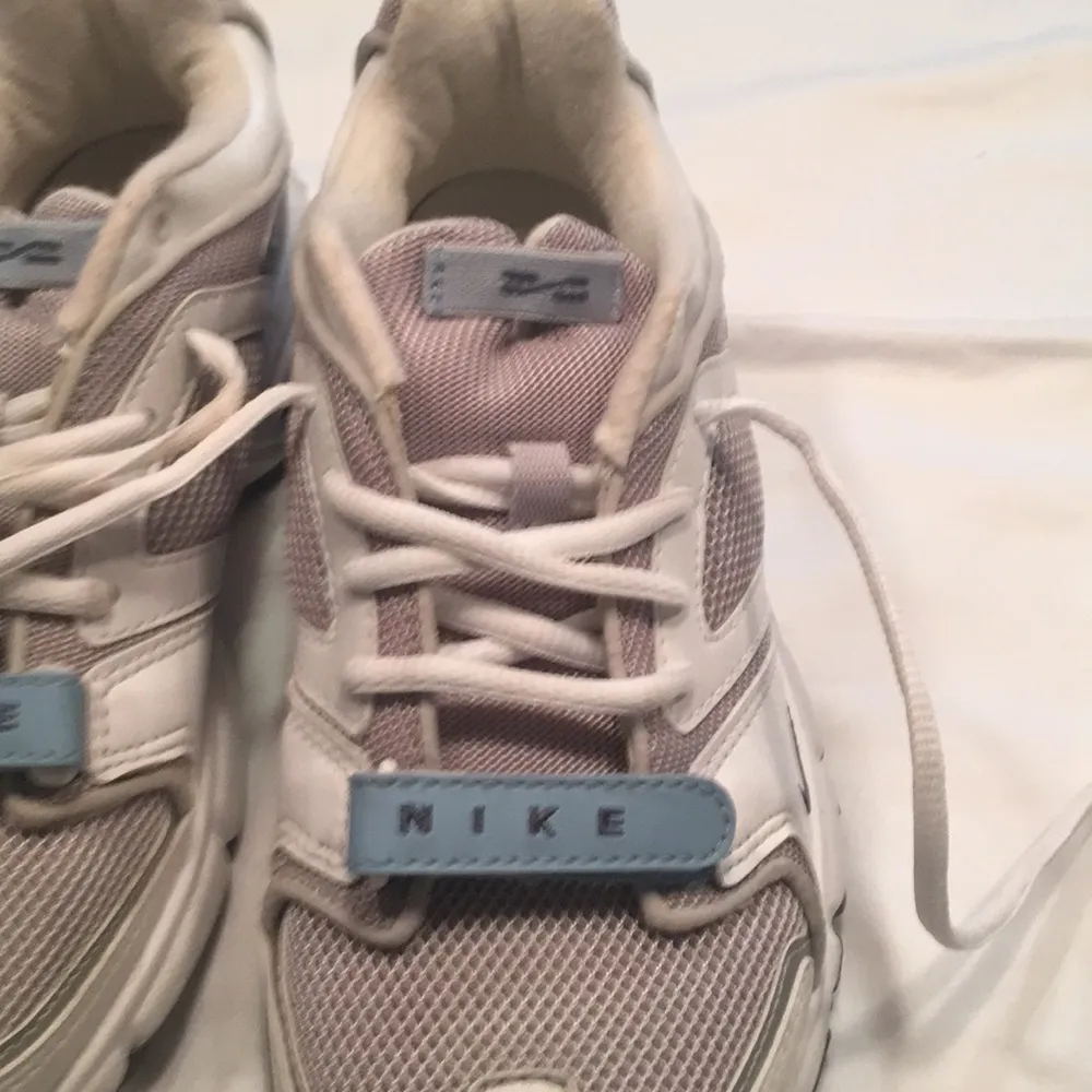 Women’s Nike Air Sneakers-Size 7 - Image 4