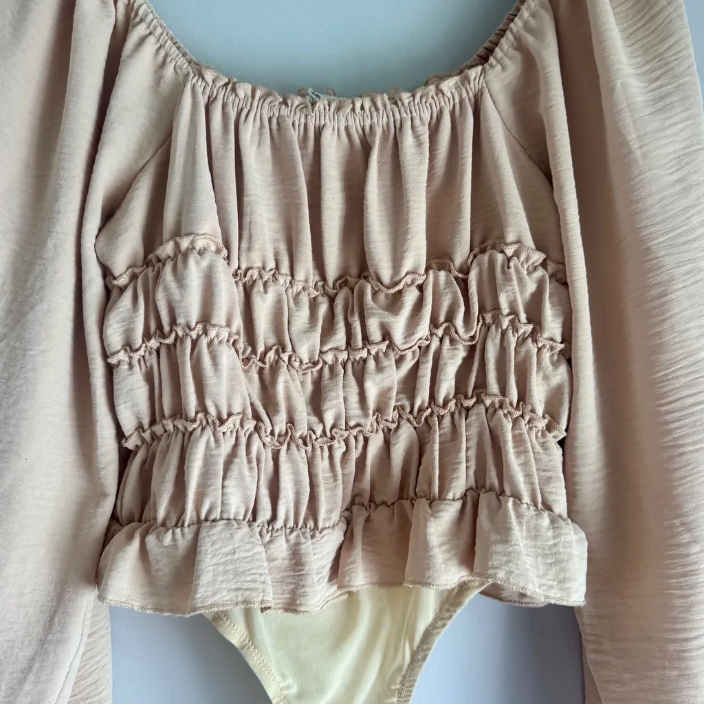 Entro Boutique Beige Ruched Long Sleeve Square Neck Bodysuit Size Medium - Image 6