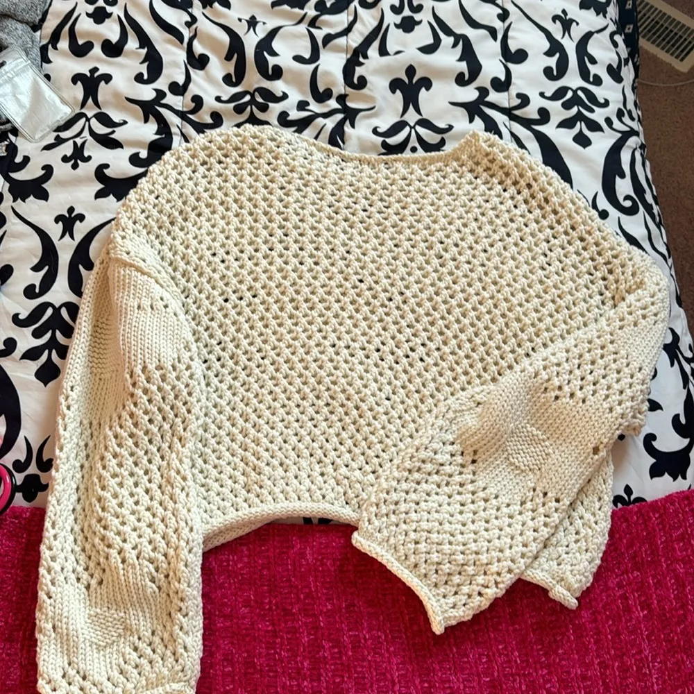 Zara Cropped Flower Knit Sweater - Image 2