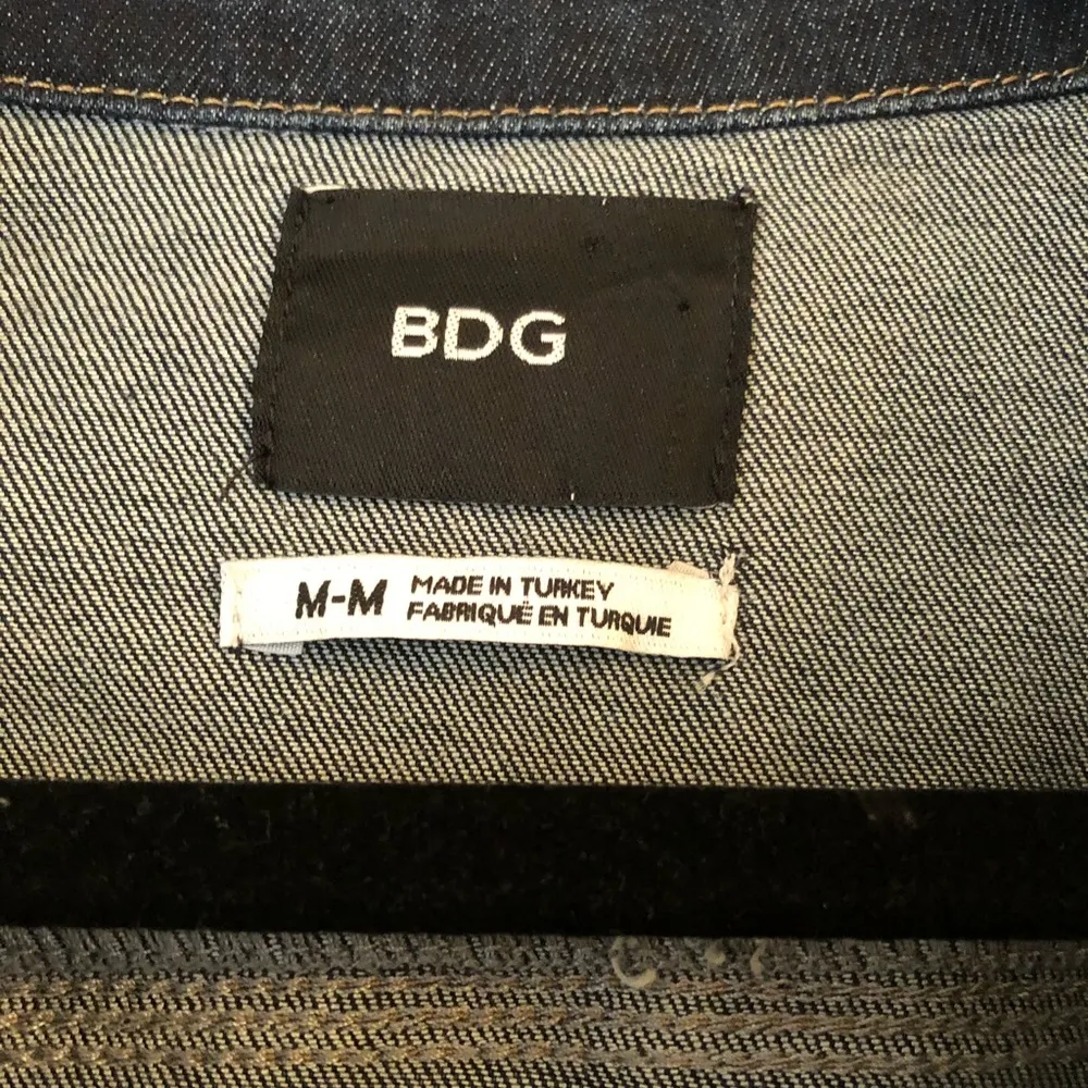 BDG Dark Denim Cropped Jean Jacket - Image 2
