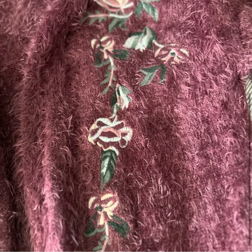 Knox Rose size Large sweater, oversized, dark pink with floral design - Image 4