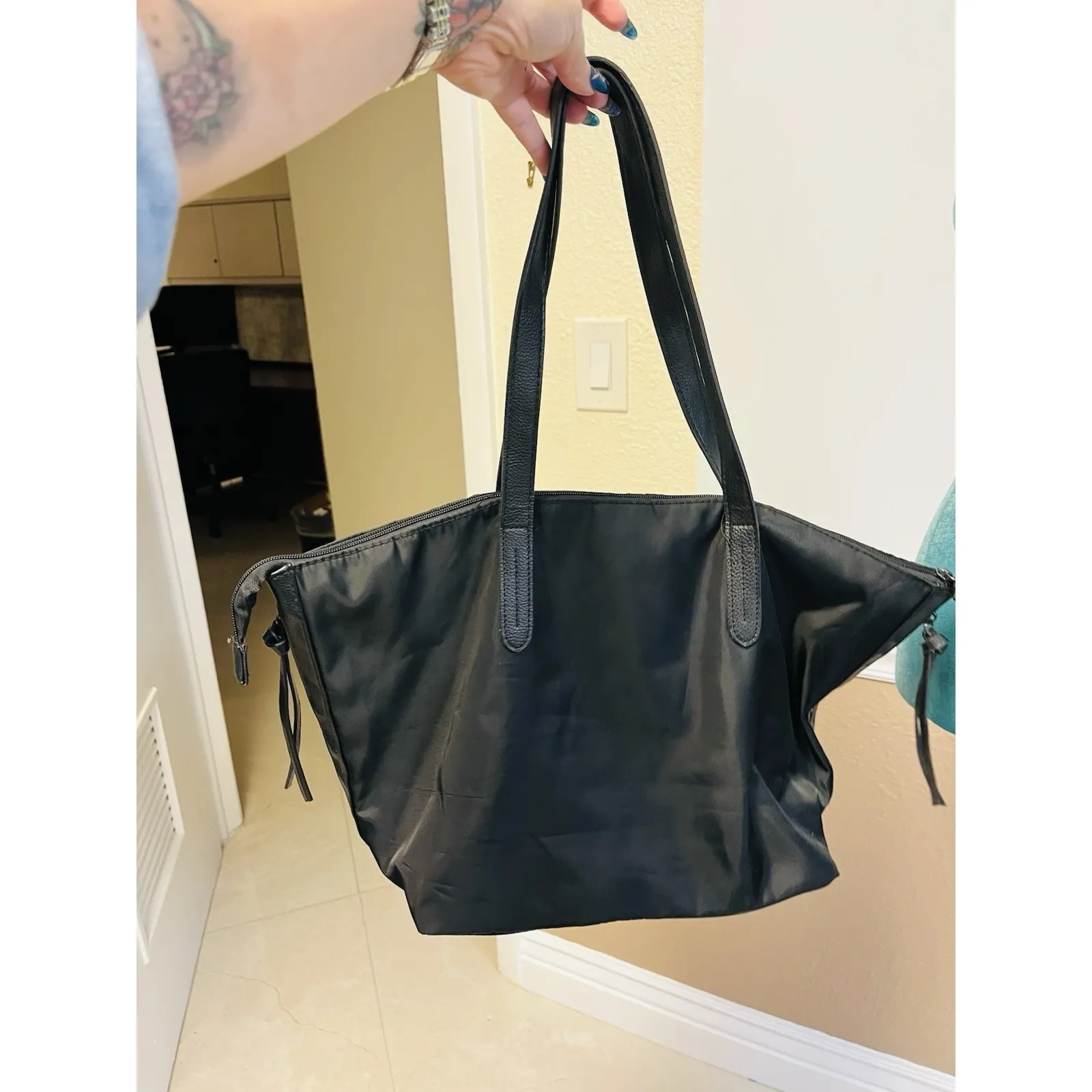 Botkier New York Bond Tote Bag Black Leather Shoulder Handbag - Image 9