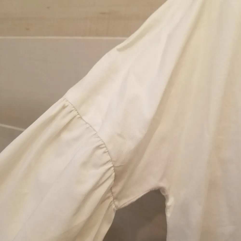 {XS} Vineyard Vines Women's Cross Front Bell Sleeve Blouse Tie Cuff - Image 5