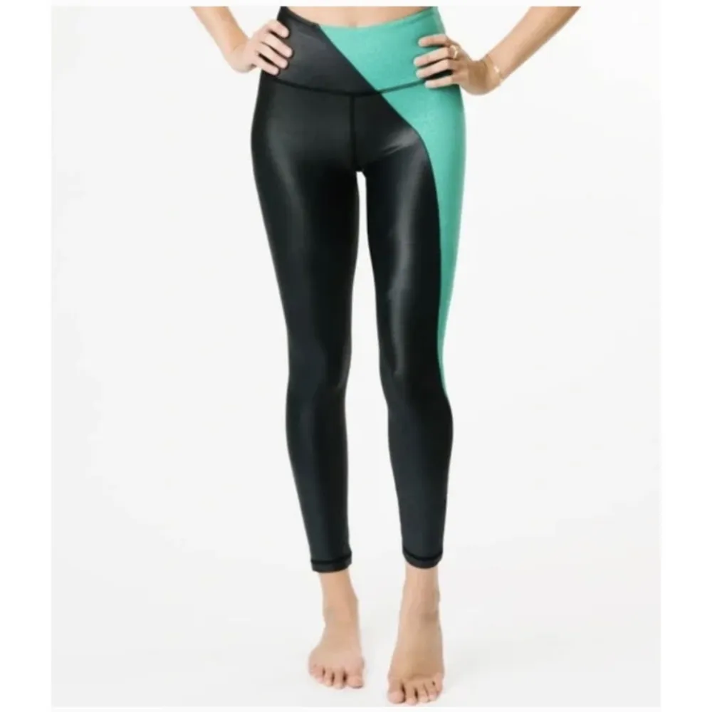 Zyia Active Jade River Stone Metallic Light n Tight
High Rise 7/8 Legging - Image 2
