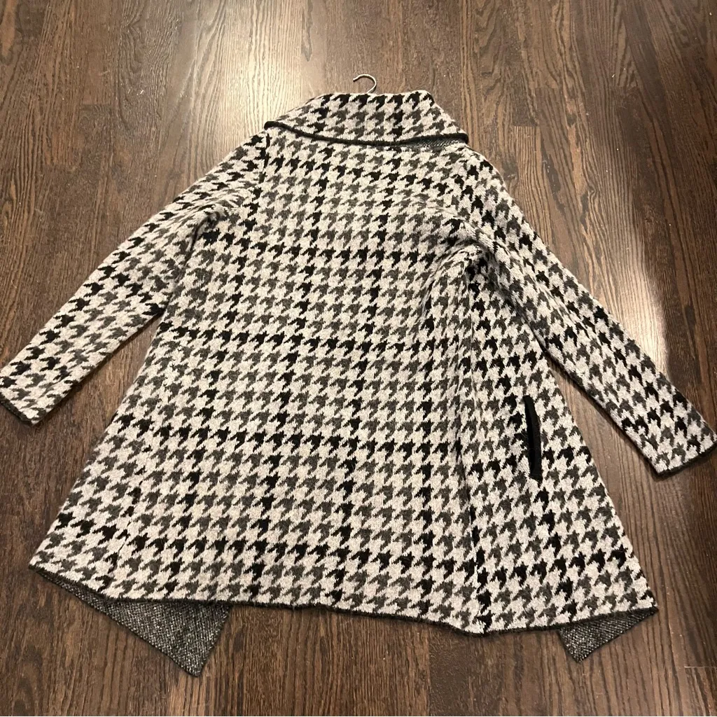 Tahari Houndstooth Coat - Black and White Size Large Very Good Condition - Image 7