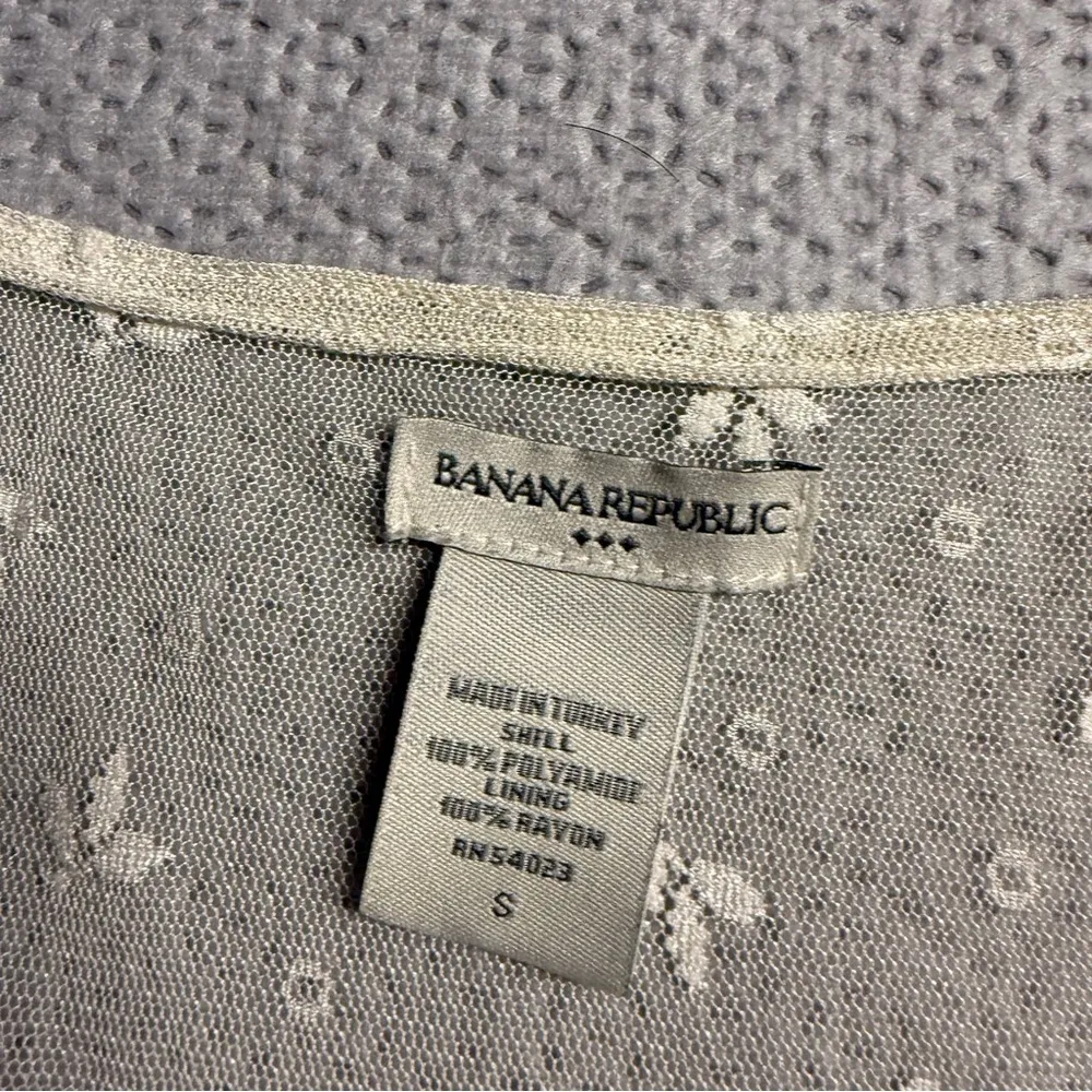 Banana Republic Cream Mesh Floral Embroidered Babydoll Top Small Girly Organza - Image 4