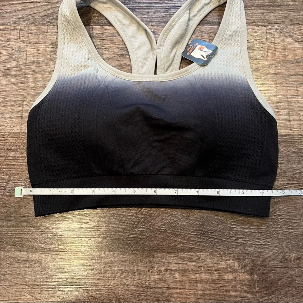 NWT Energy Zone Padded Racerback Ombré Black and White Sports Bra Size Medium - Image 4
