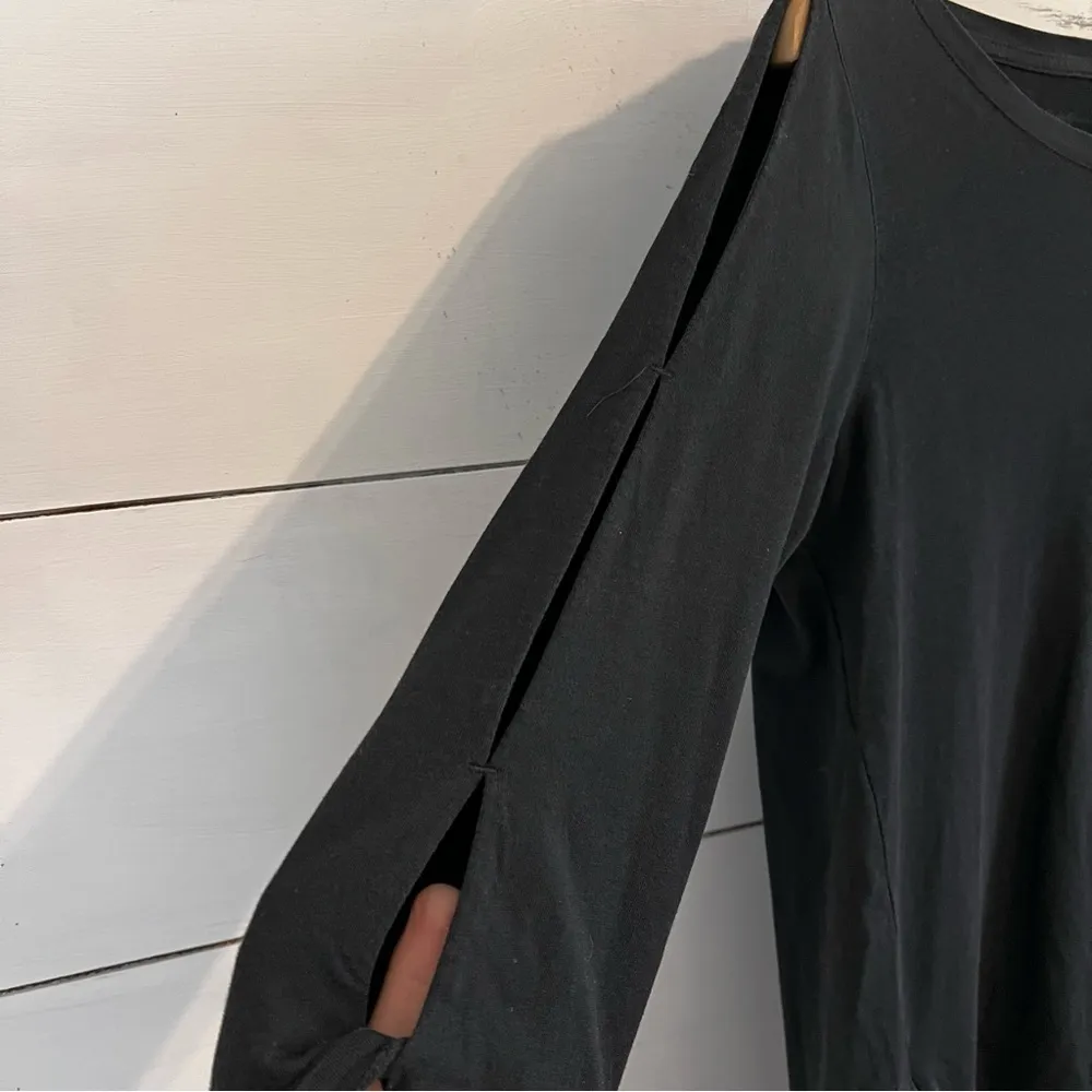 Eddie Bauer 3/4 Sleeve Keyhole Sleeve Black Top. Size XSmall. - Image 3