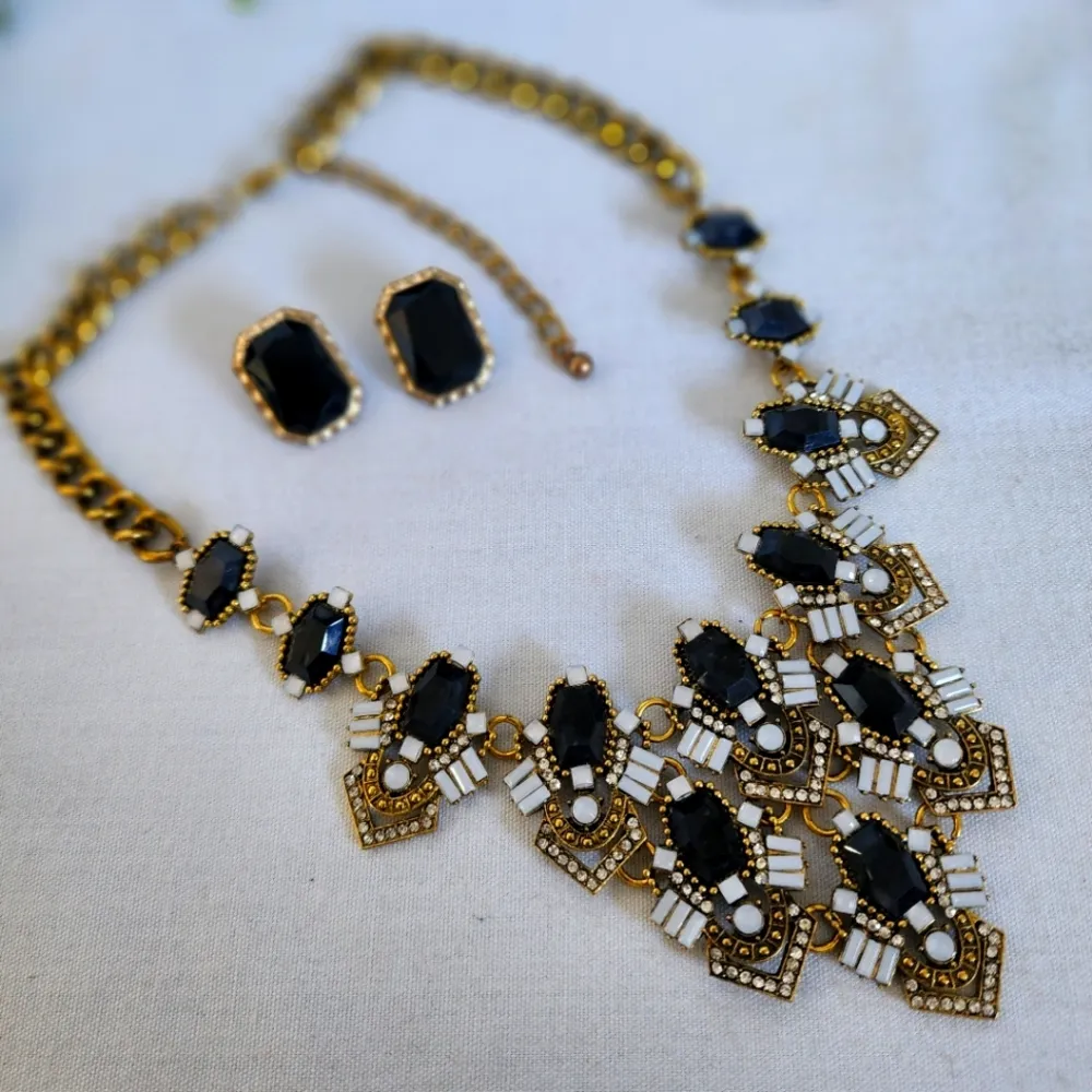 Vintage Vibes Gold and Black Statement Necklace and Earrings Set - Image 2