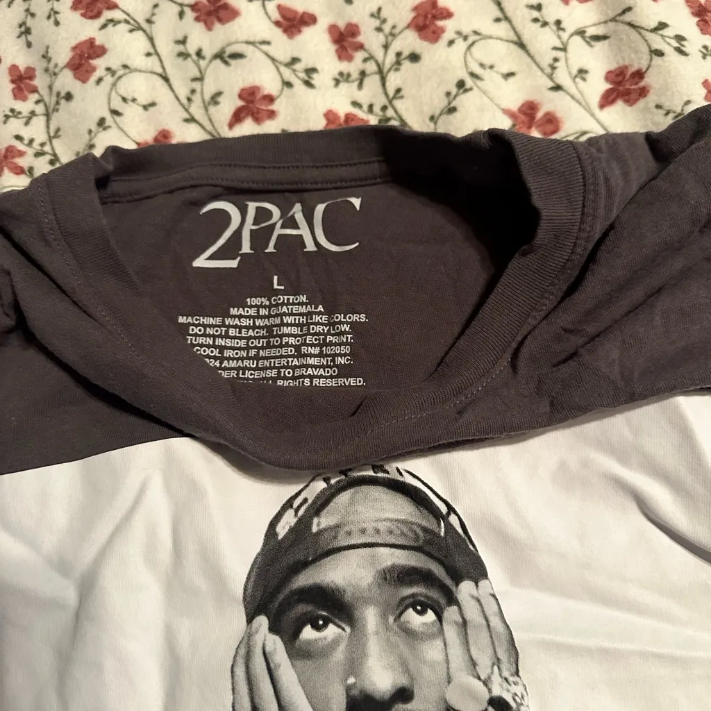 Women's Tupac Tshirt Gray Size L - Image 3