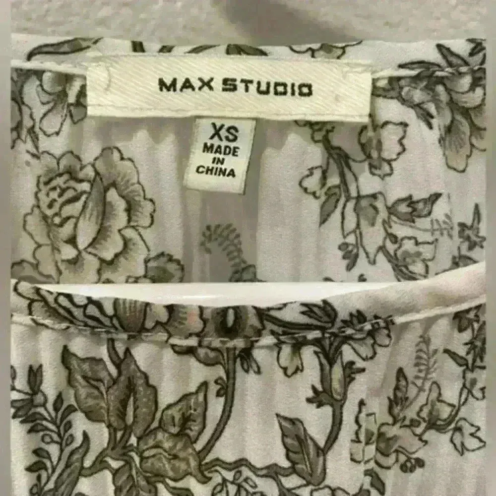 Max Studio Women's‎ Crepe Pleated Blouse - Image 4