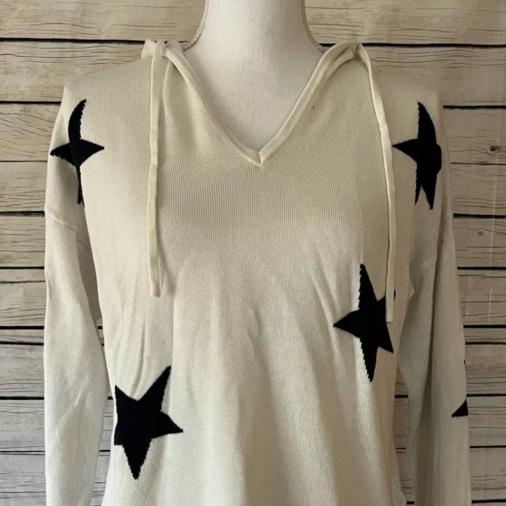 Rachel Zoe White Cashmere Long Sleeve Hoodie with Black Graphic Stars - Image 4