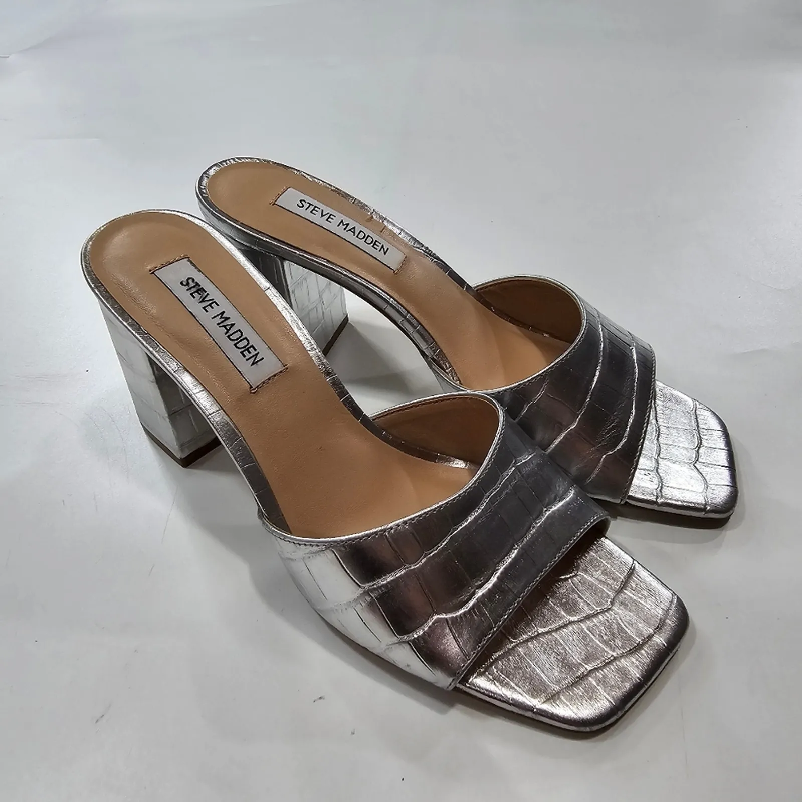 Steve Madden Alaya Sandal in Silver Croco Size 8 - Image 2