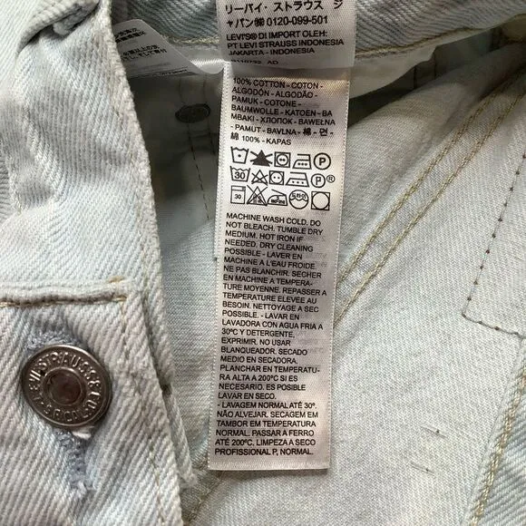 Levi’s Premium 501 Cropped 29 Right‎ Turn Light Wash - Image 8