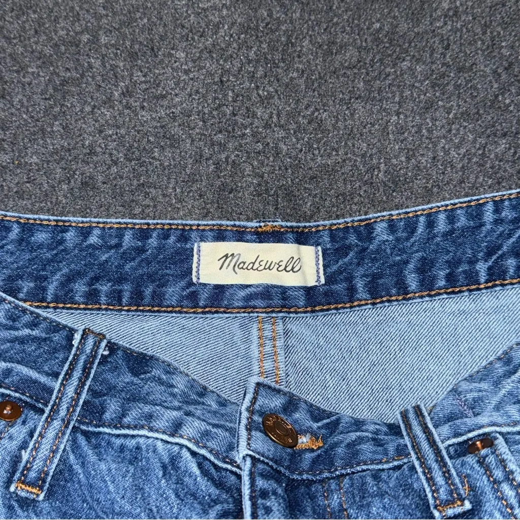 Madewell Relaxed Denim Shorts Slouchy Raw Hem Medium Wash Women’s 30 Distressed - Image 4