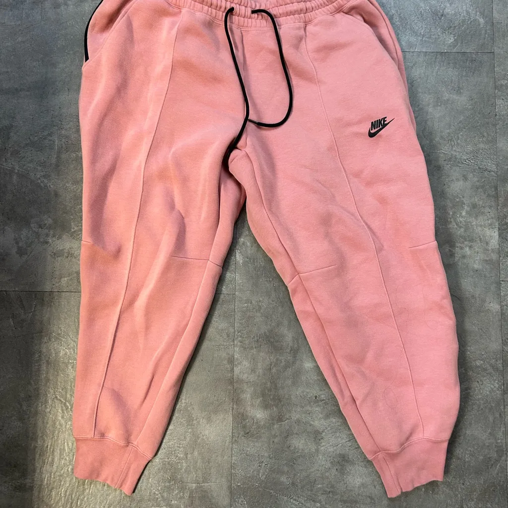 Nike Women's Sportswear Tech Pants Mid-Rise Joggers 1X Pink - Image 2