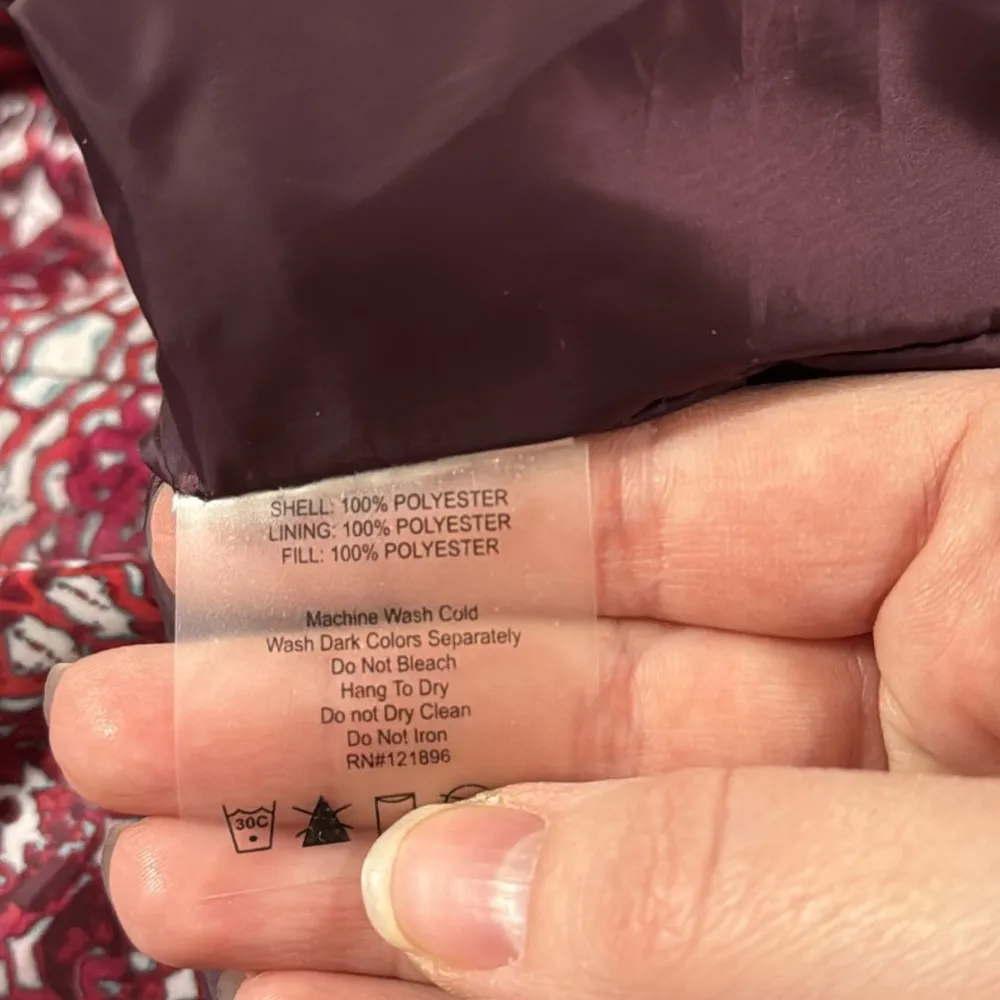 Title nine Hooded Quilted Puffer Vest Maroon Pink Ikat Pattern size M - Image 9