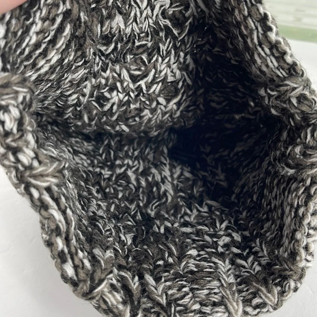 NWT L.I.B. New York thick cable knit beanie with pompom Black - Image 4