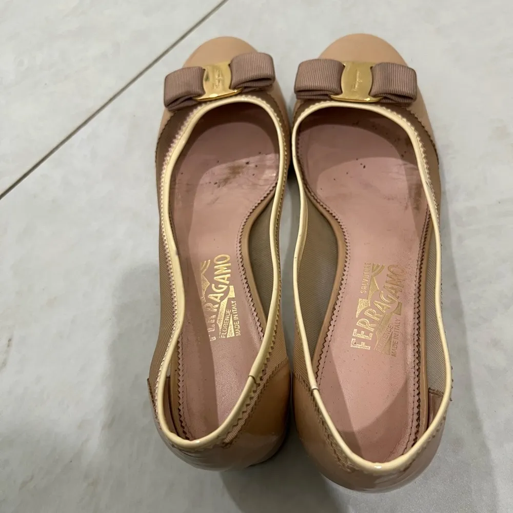 Salvatore Ferragamo Nude Patent Leather and Mesh Vera Bow Block Heels Size 10 US - Image 6