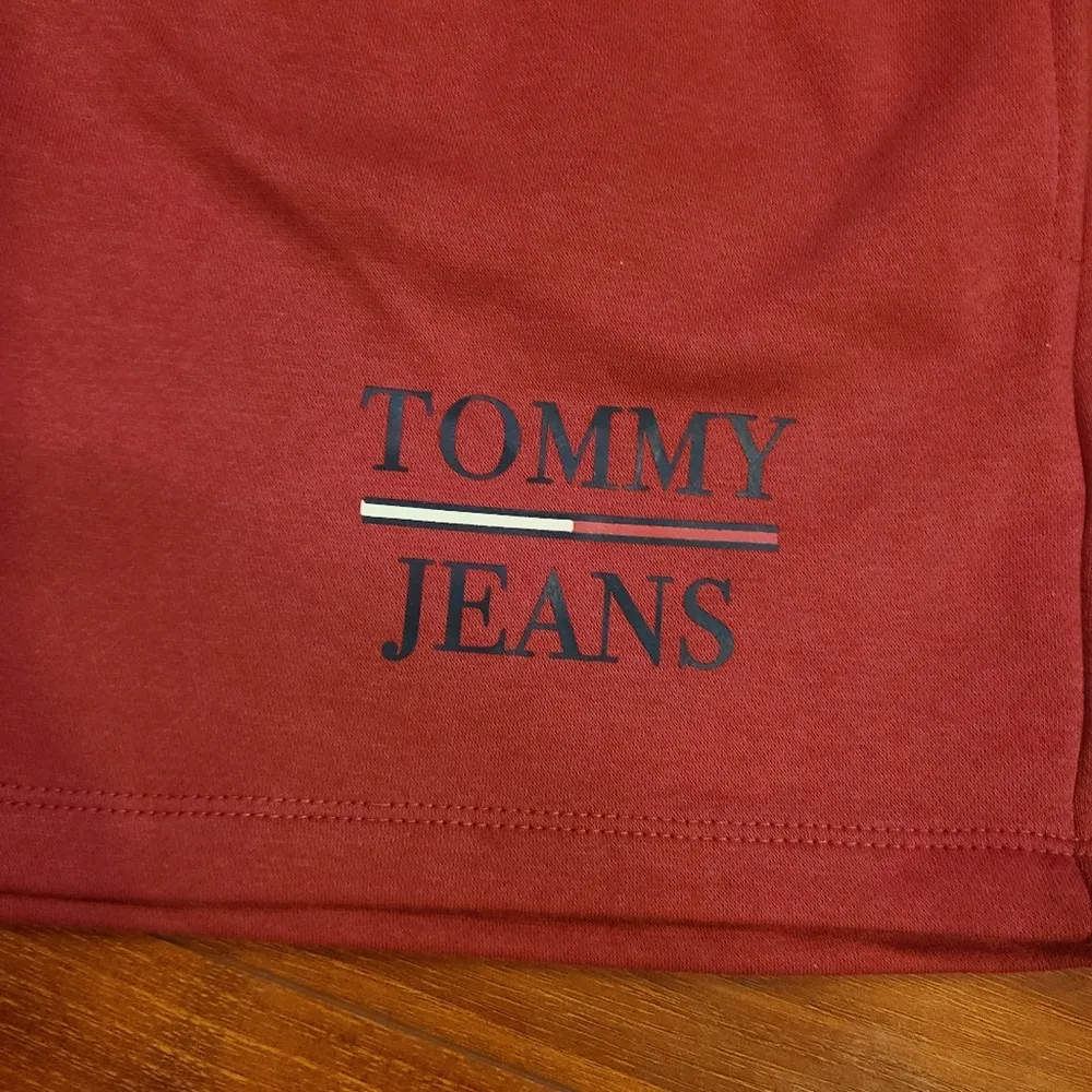 Tommy Jeans Red Shorts Size Large - Image 3