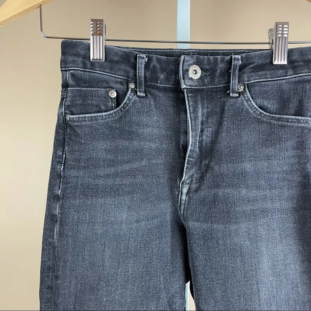 H&M High Waist 360 Stretch Size 26 Skinny Jeans Grunge Dark Wash - Image 7