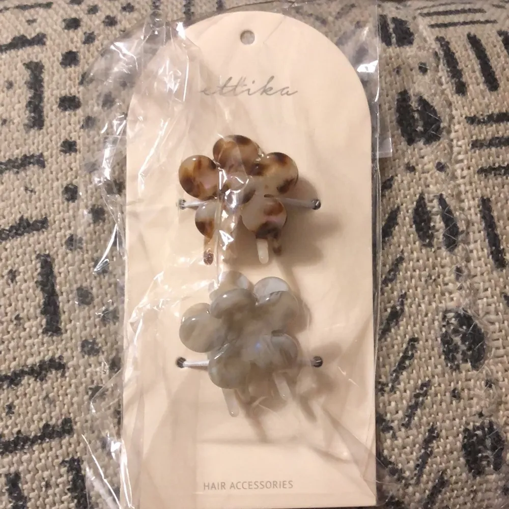 NEW  Garden Life Hair Claw Set of 2 Brown Tortoise & Grey Floral Clips - Image 4