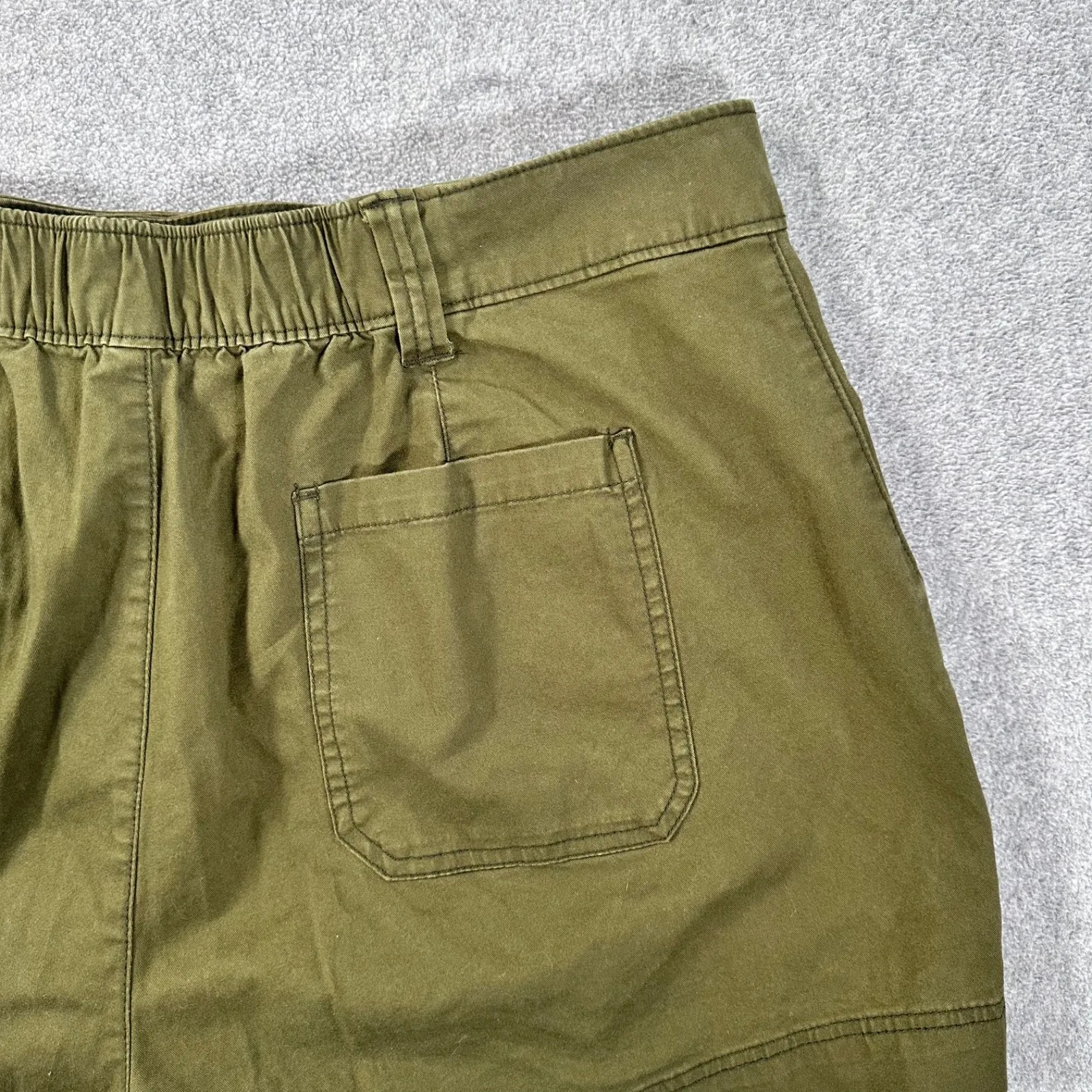 Old Navy High Rise OG Chino Shorts Women's XL Green Pockets 3" Inseam Utility - Image 6
