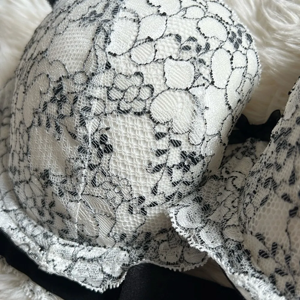 Victoria’s Secret Dream Angels Bra size 32D - Image 5