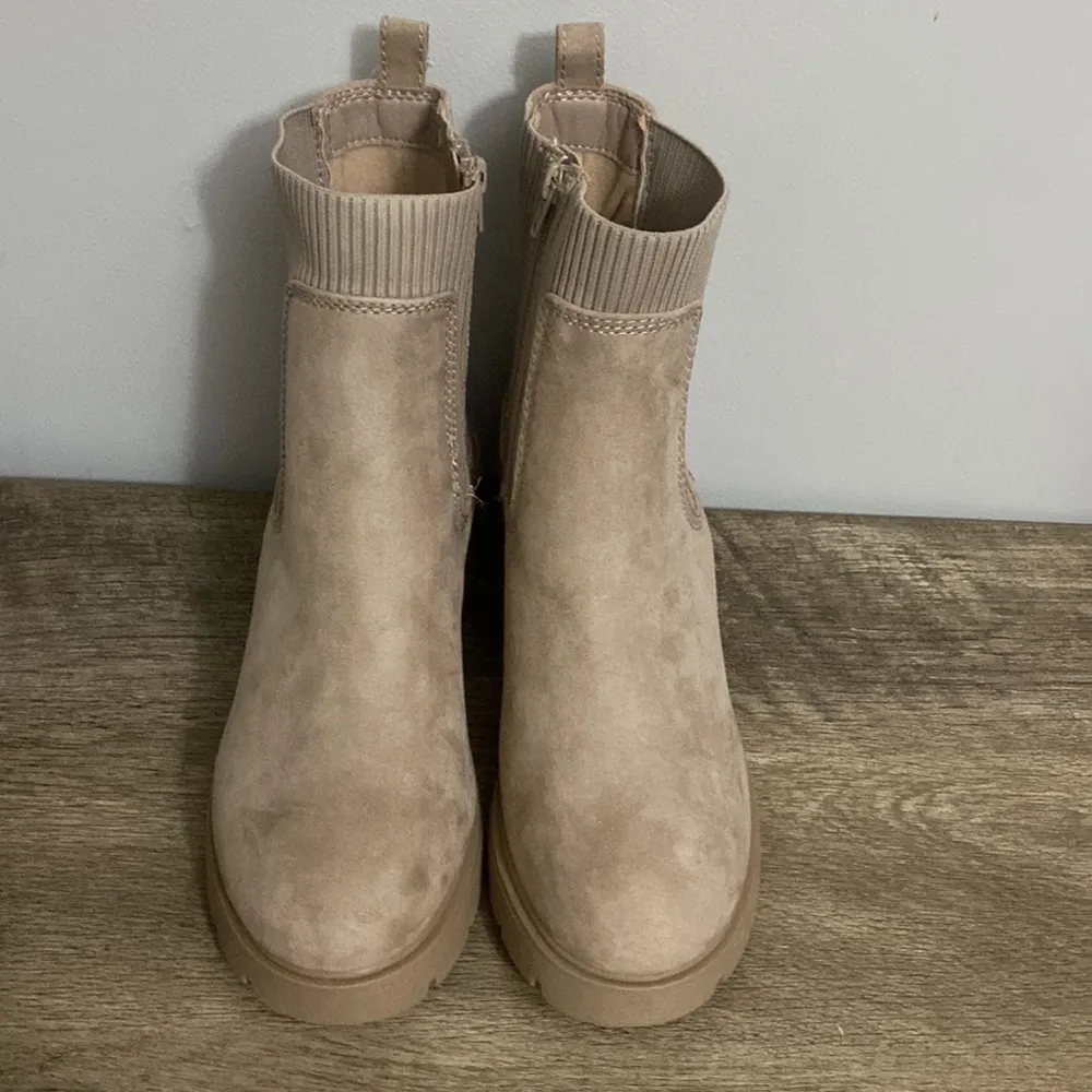 No Boundaries New! Women’s tan knit Chelsea ankle boots size 11 - Image 2