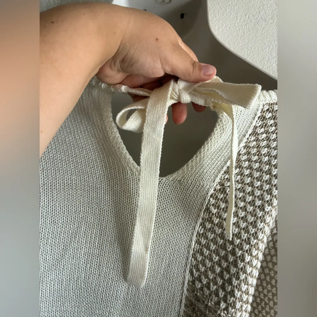 Blu Pepper Women's Scoop Neck Color Block Cream and Tan Knit Sweater L - Image 11