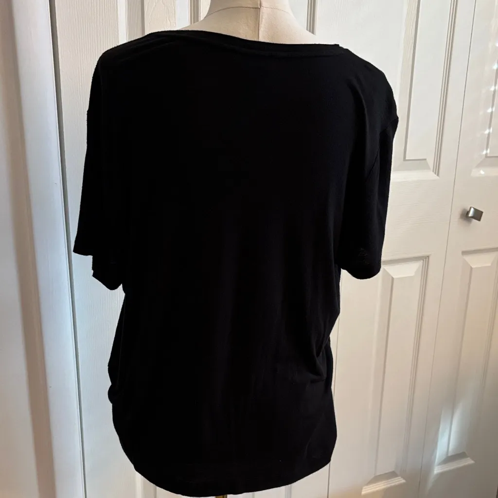 Carmen Marc Valvo Black Short Sleeve T-Shirt with Sequin Pocket – Casual Sparkle - Image 4