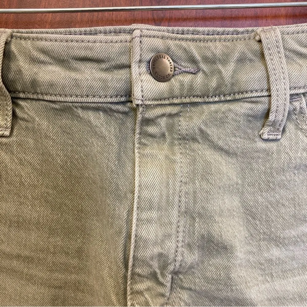 UNIVERSAL THREAD Gray Vintage Midi Shorts Raw Hem Size 10 - Image 3