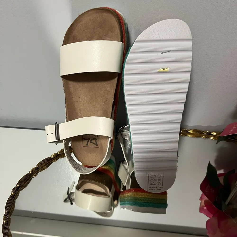 Dirty Laundry White and Brown Sandals with Platform Sole - Image 4