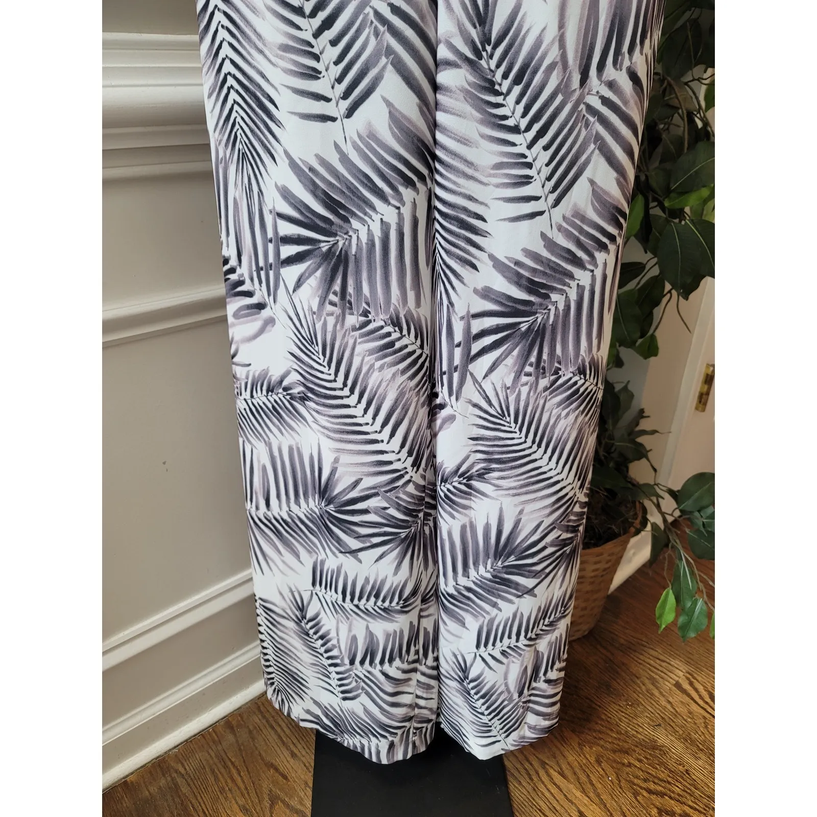 Sam Edelman One Shoulder Romper Women Size 4 White Black Leaf Print Elegant - Image 7