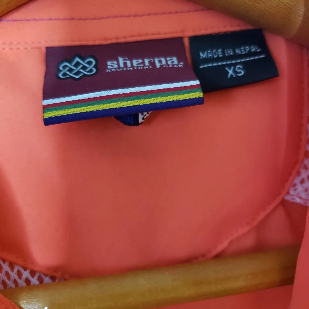 Sherpa Adventure Gear Collared Buttondown Top Coral Lateral Pleats Zip - Image 7