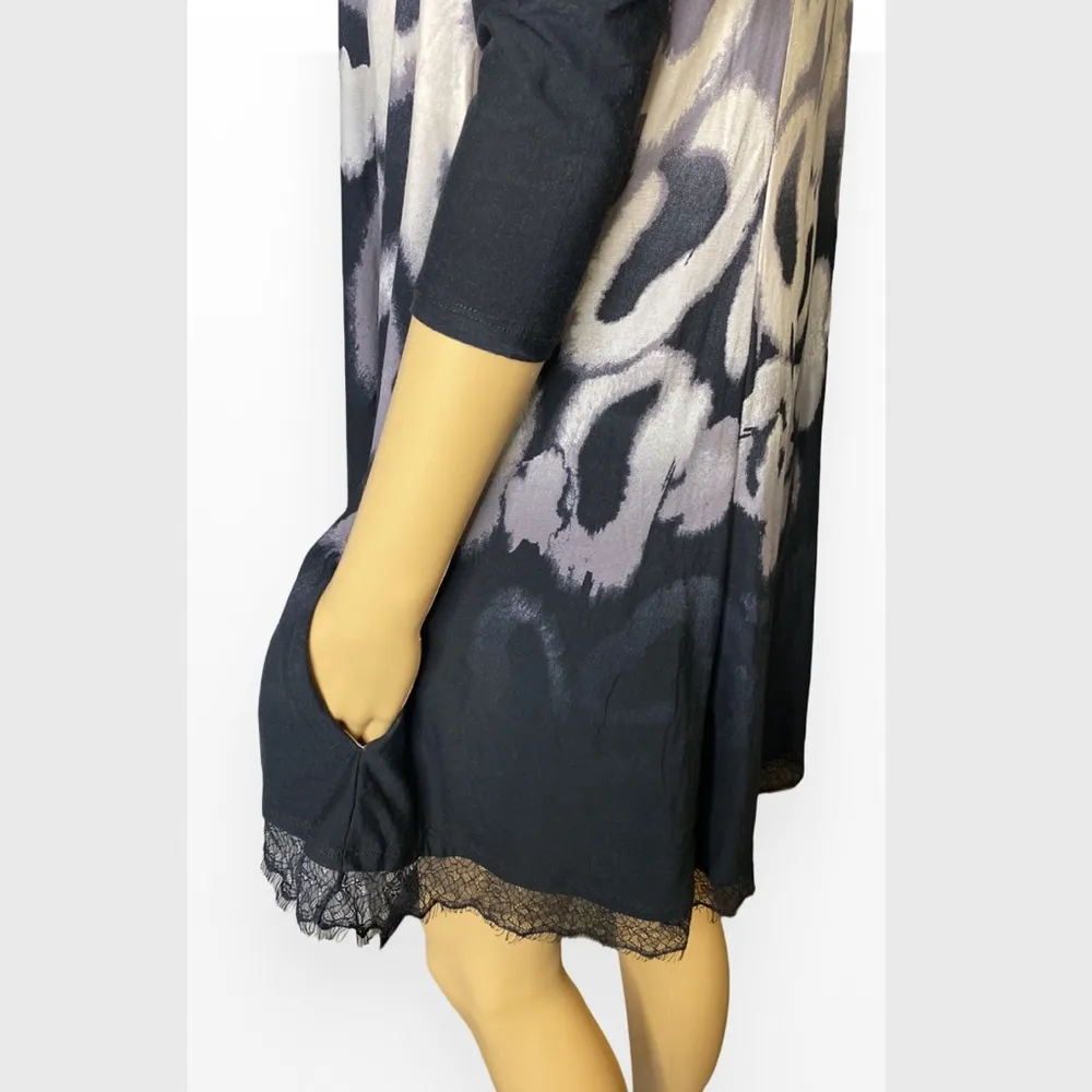 LOGO by Lori Goldstein Rayon 230 Printed Swing Top w/ Lace Hem - Image 3