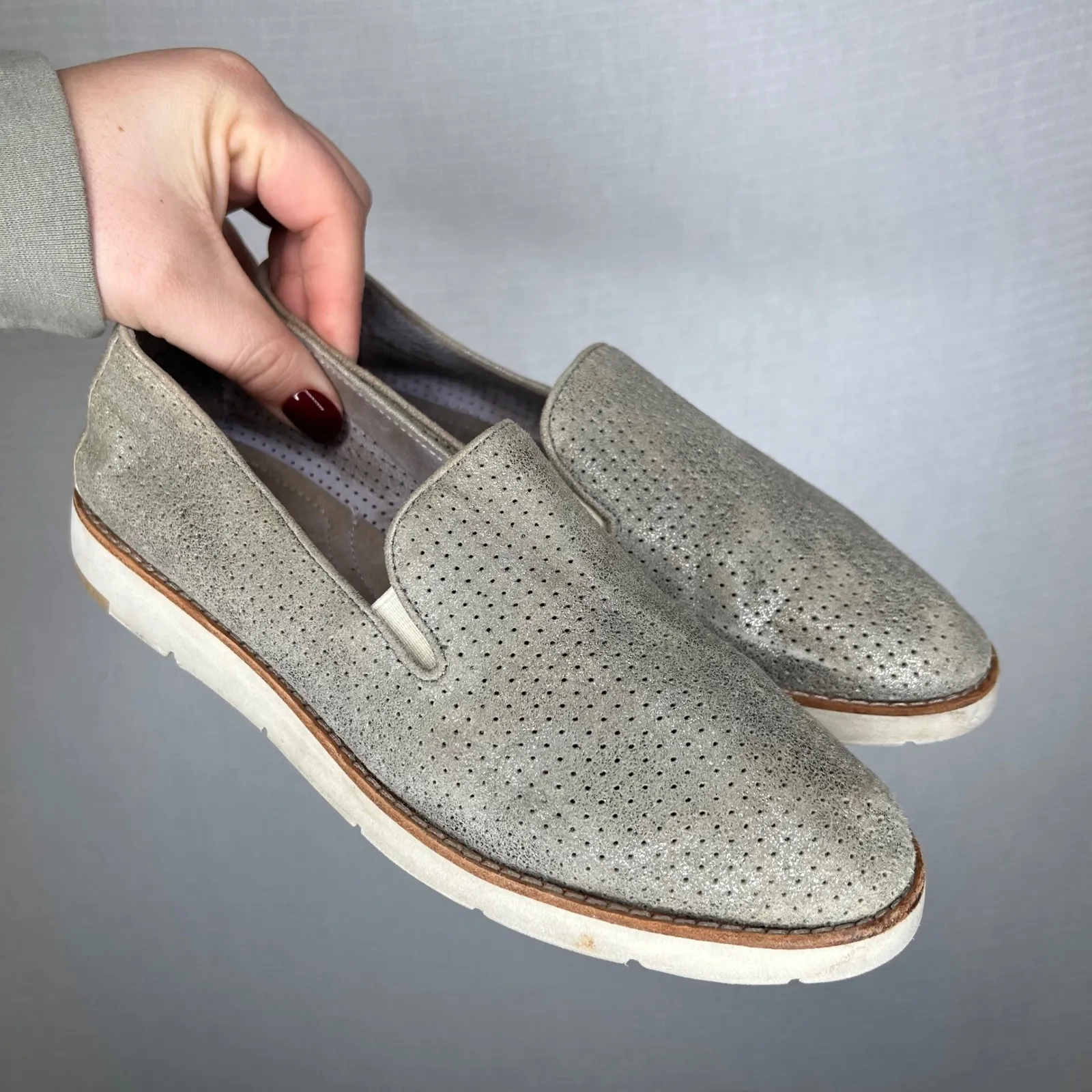 Johnston & Murphy Loafers Womens 7.5 Light Gray Suede Comfort Flex System - Image 1