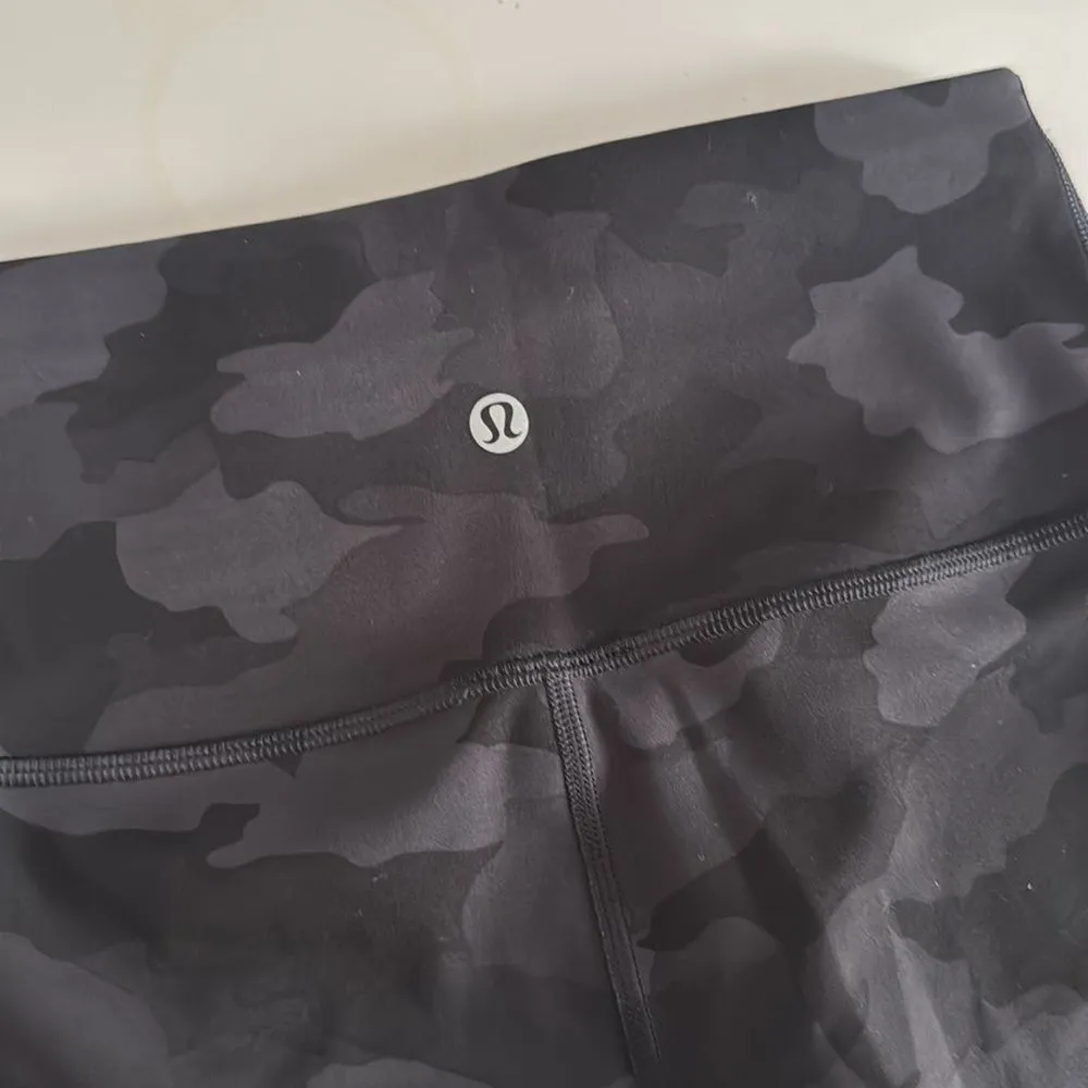 Lululemon  heritage camo super high rise align short EUC - Image 3