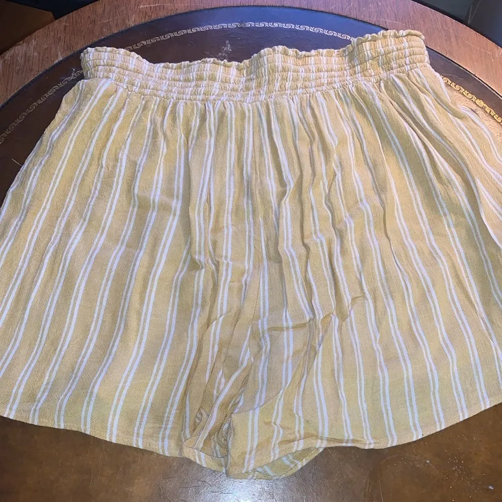 American Eagle Yellow Striped Flowy Shorts S - Image 4
