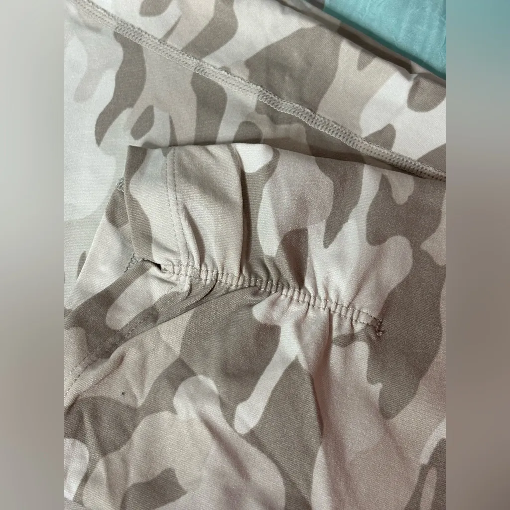 Calvin Klein Performance leggings in Light camo - Image 3