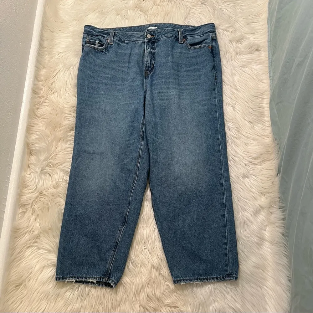 Old Navy Plus Cropped Dad Jean Medium Wash - Image 2