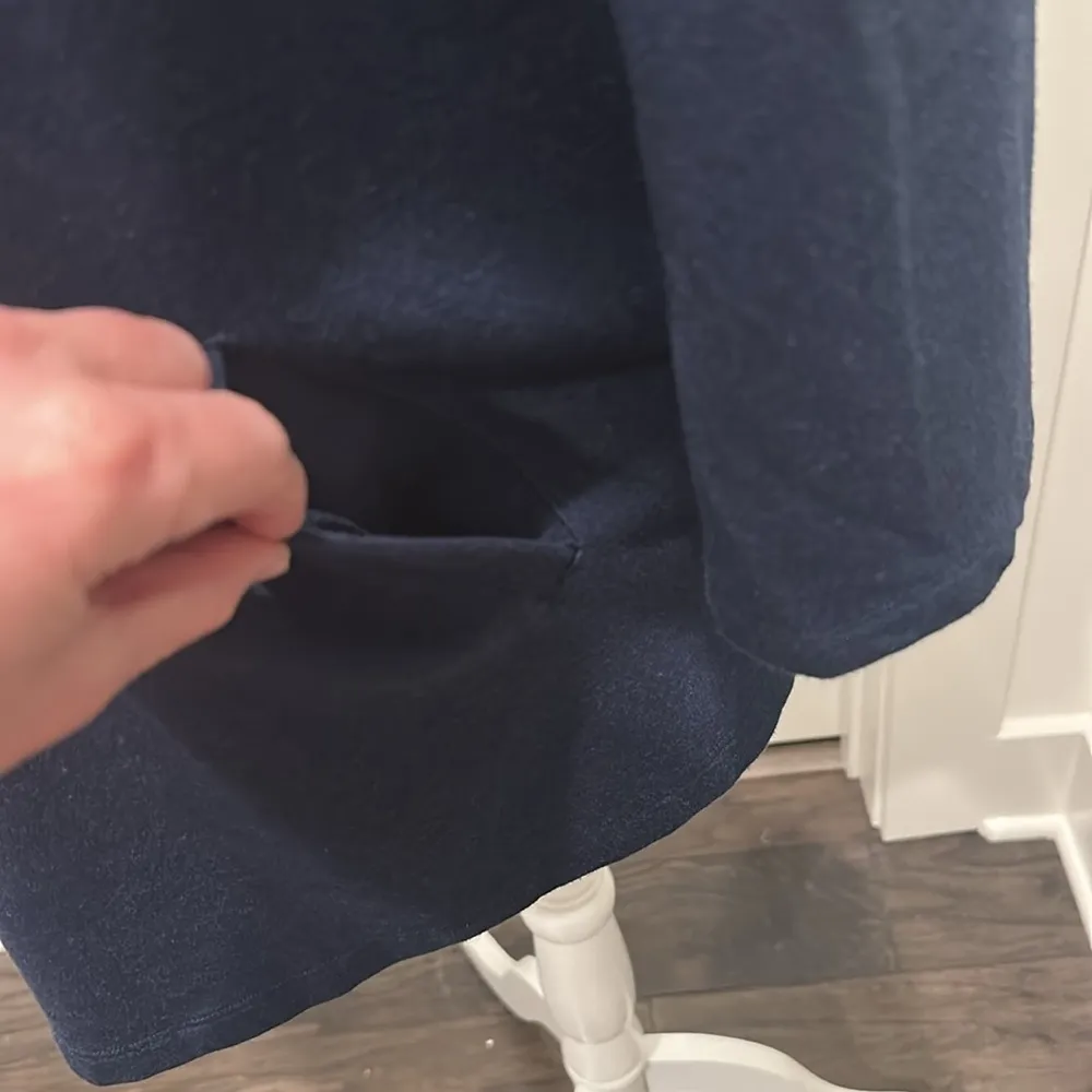 Lilly Pulitzer Navy Terry Knit Top with Front Pockets Sz M - Image 2