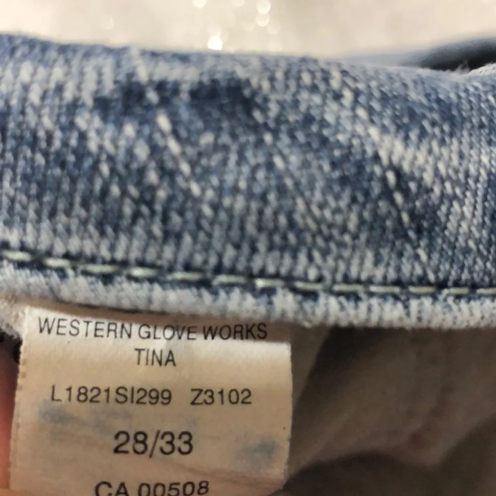Silver Jeans  Tina Style Size 28 - Image 3