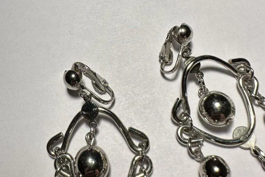 Silver Tone Dangle Drop Clip - Image 3