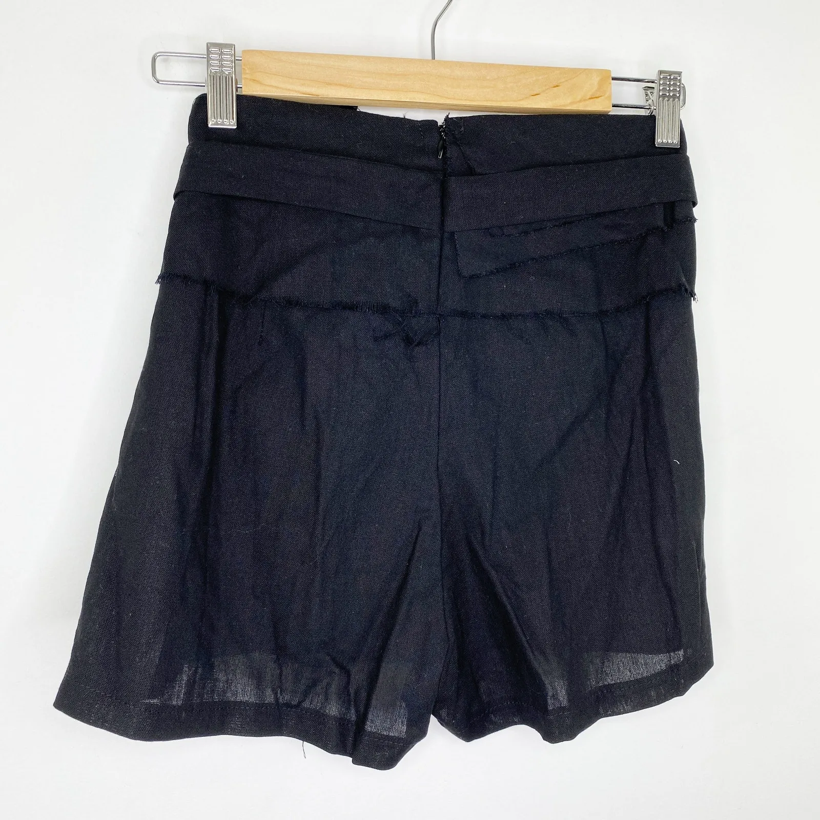 LF Mint Vanilla Black Belted High-Rise Back Zip Shorts Women's Size 10 NWT - Image 4